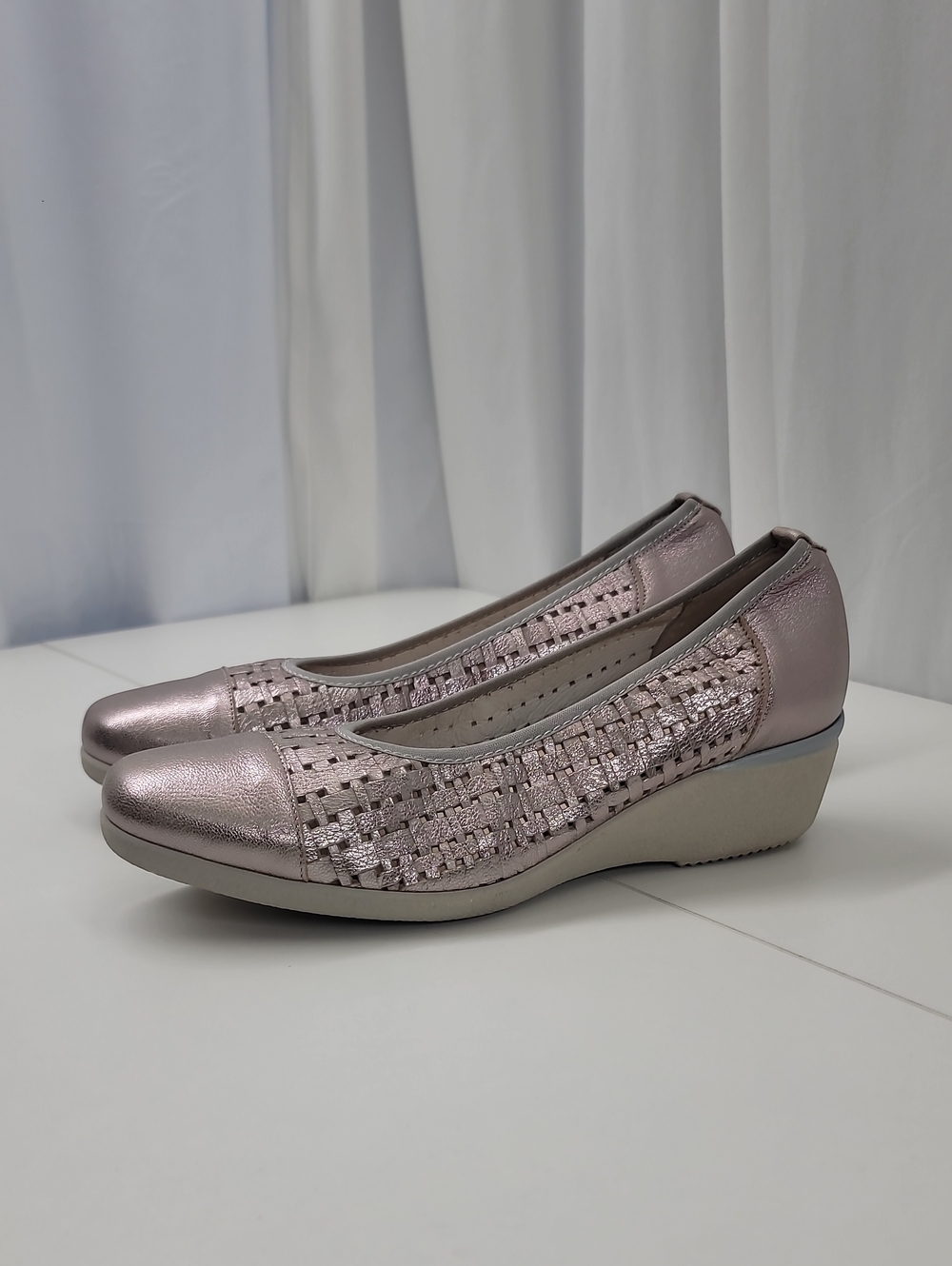 Vernissage Metallic Pink Woven Comfort Wedges Size 41 US Size 11
